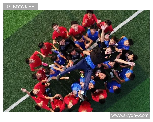 足球拼图活动：团结协作，共同拼出梦想的绿茵场景